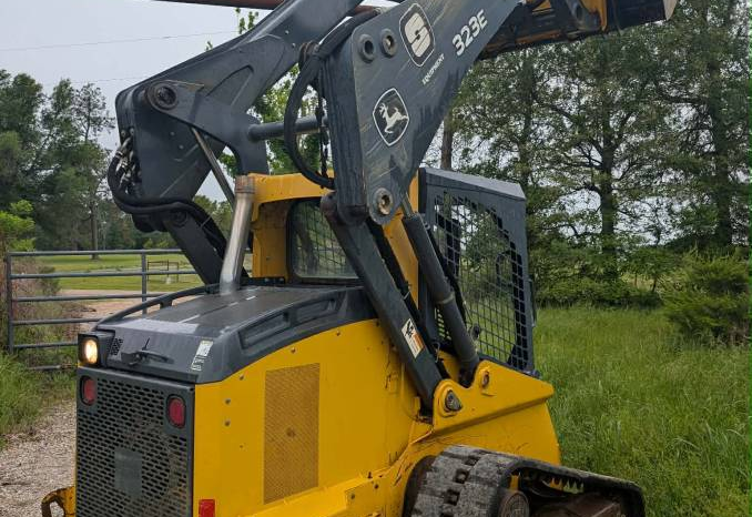 
								2018 John Deere 323E Skid Steer full									