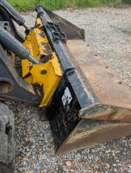 
										2018 John Deere 323E Skid Steer full									