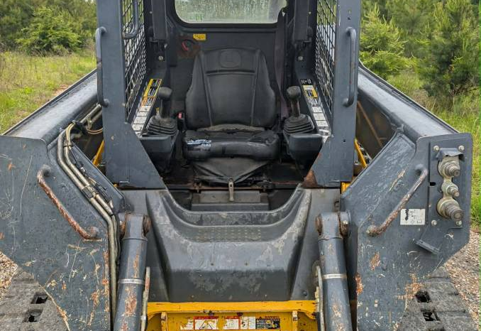 
								2018 John Deere 323E Skid Steer full									