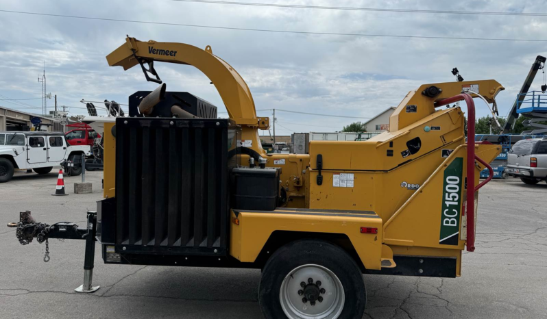 
								Used Wood / Brush Chipper 2021 Vermeer BC1500 15″ Portable full									