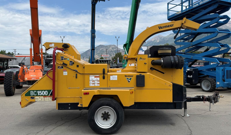 
								Used Wood / Brush Chipper 2021 Vermeer BC1500 15″ Portable full									